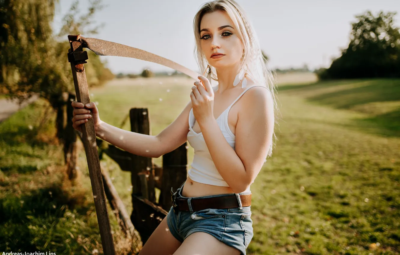 Фото обои girl, shorts, photo, photographer, blue eyes, model, bokeh, blonde