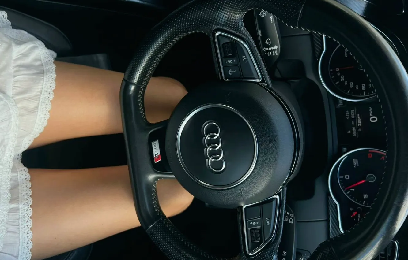 Фото обои авто, девушка, Audi, ноги, руль, стройные ножки