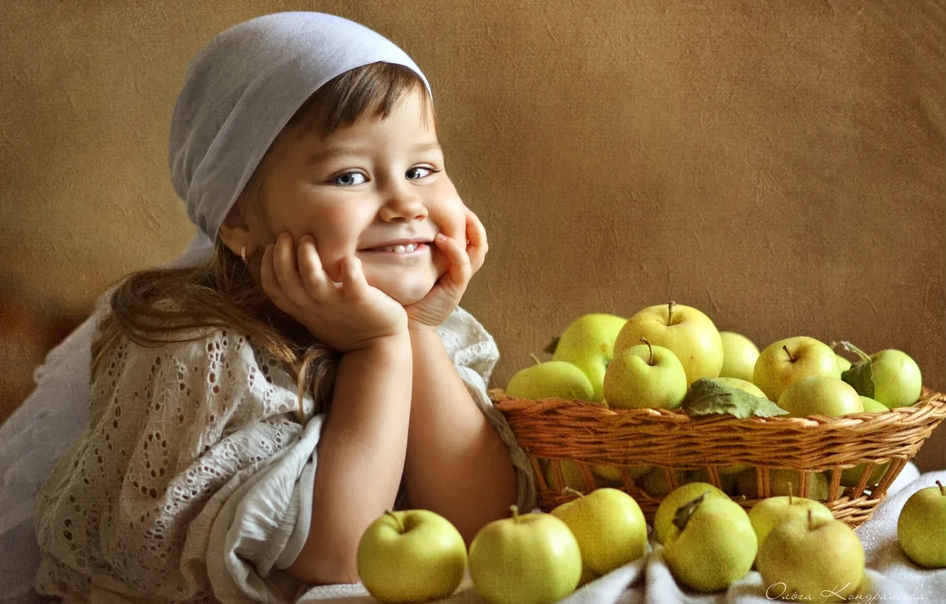 Фото обои улыбка, настроение, яблоки, текстура, девочка