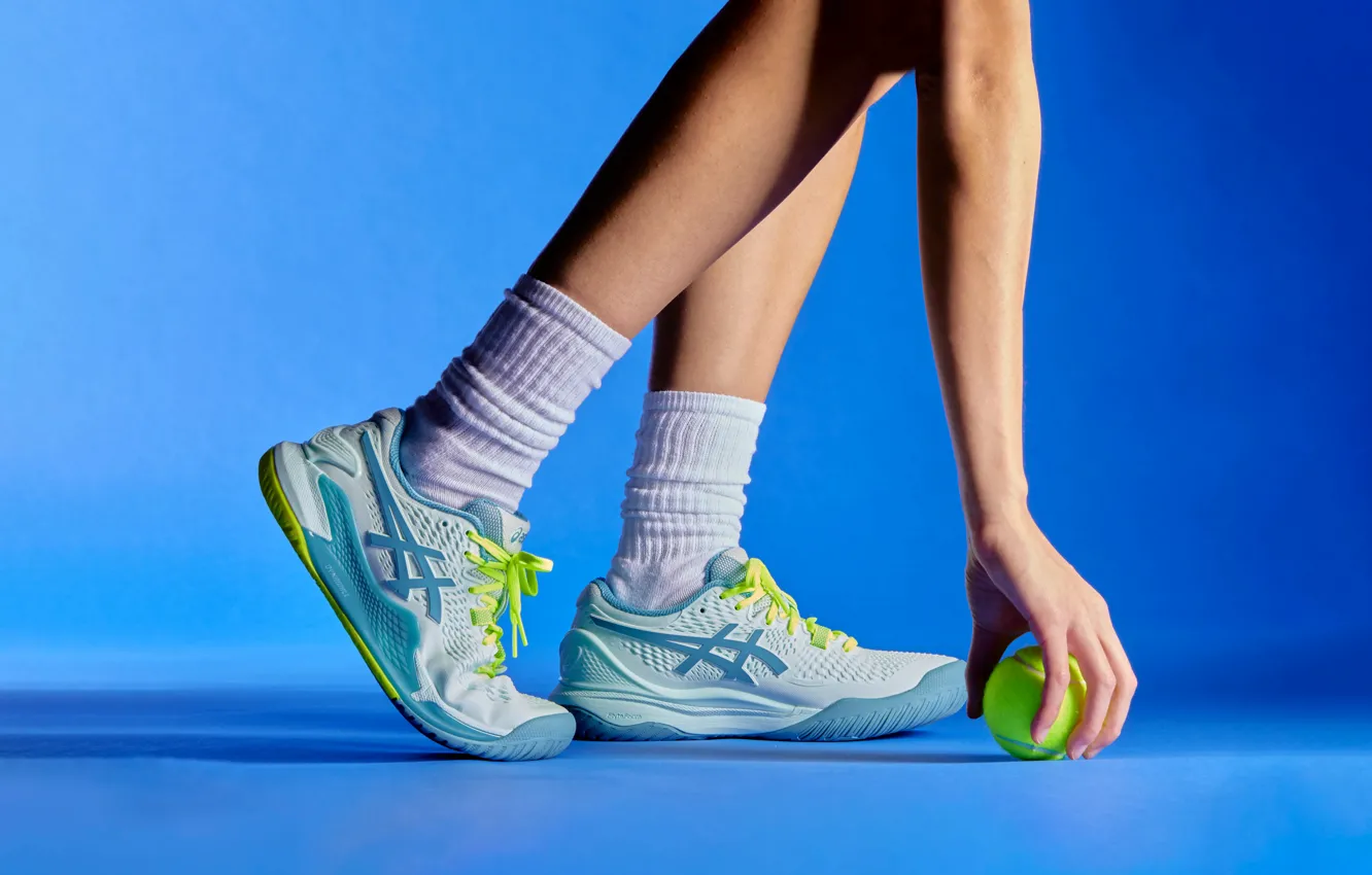Фото обои Мяч, Рука, Ноги, Теннис, Кроссовки, Tennis, Sneakers, Asics