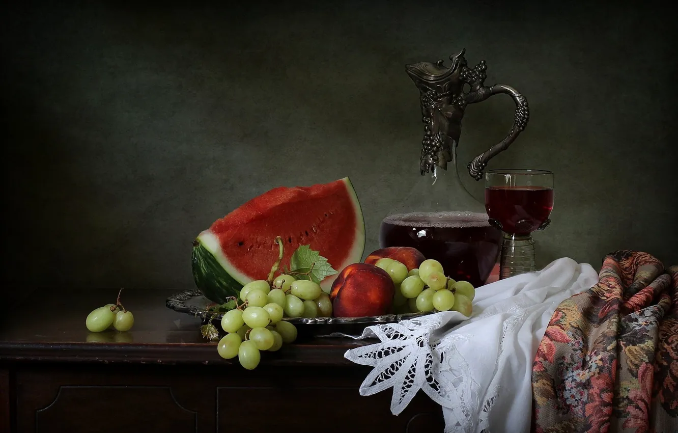 Фото обои стиль, фон, вино, бокал, арбуз, виноград, фрукты, натюрморт