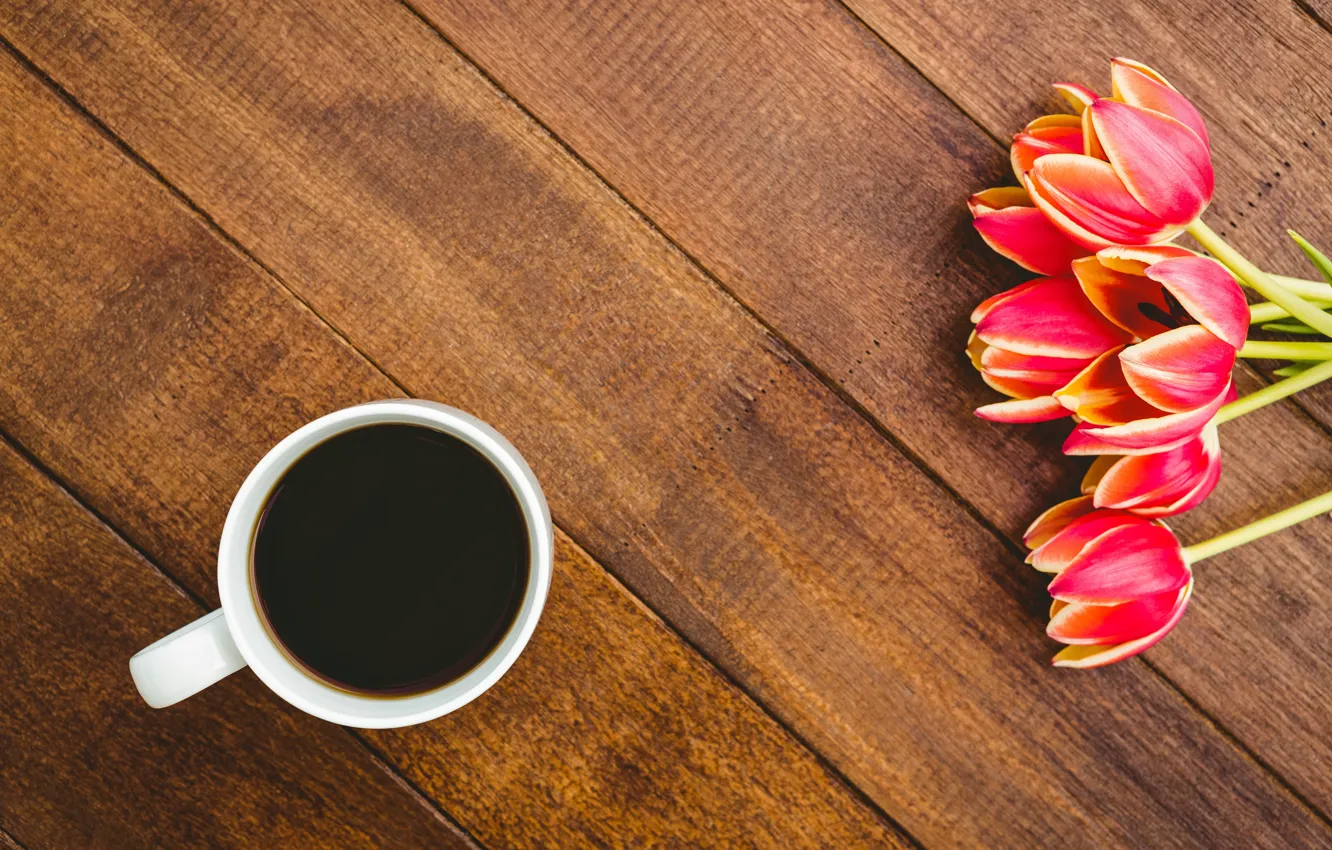 Фото обои цветы, кофе, букет, чашка, тюльпаны, красные, red, wood
