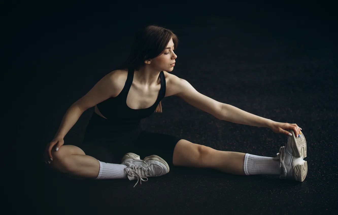 Фото обои woman, young, floor, gym, stretching