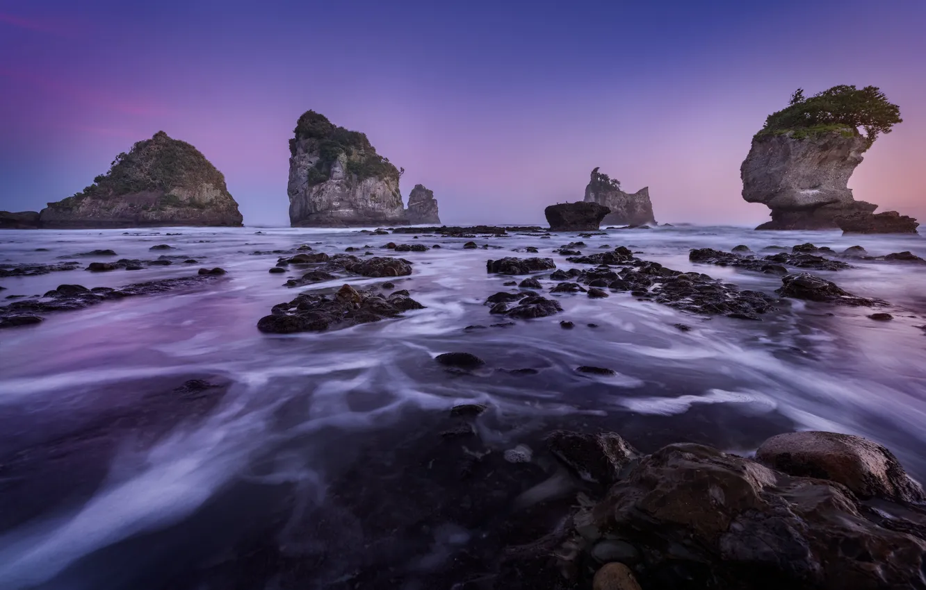 Фото обои море, фиолетовый, небо, пейзаж, природа, камни, скалы, сиреневый