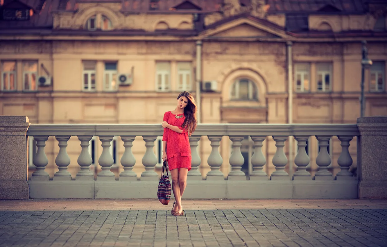 Фото обои девушка, Москва, архитектура, в красном