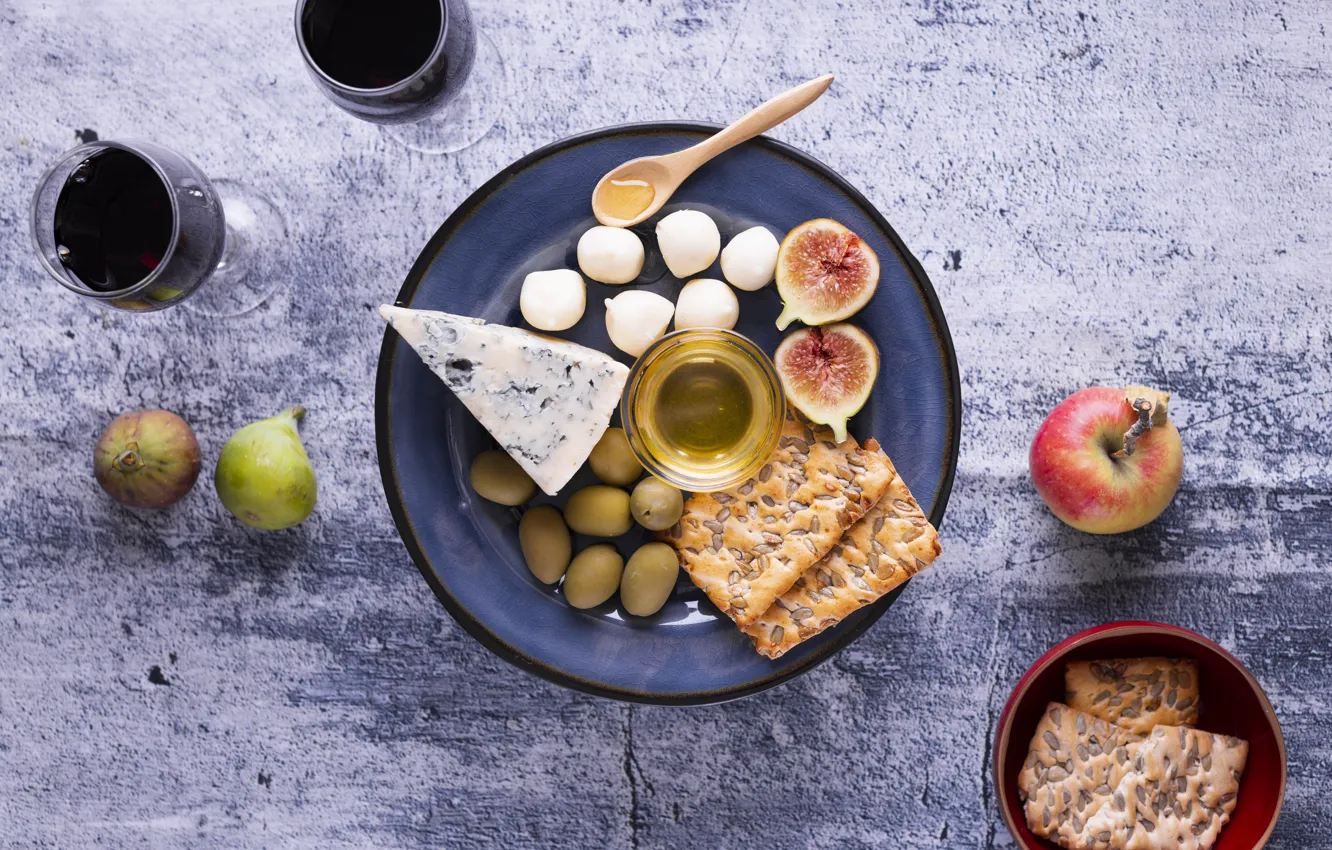 Фото обои вино, яблоки, сыр, мёд, оливки, дор блю, инжир, Cheese