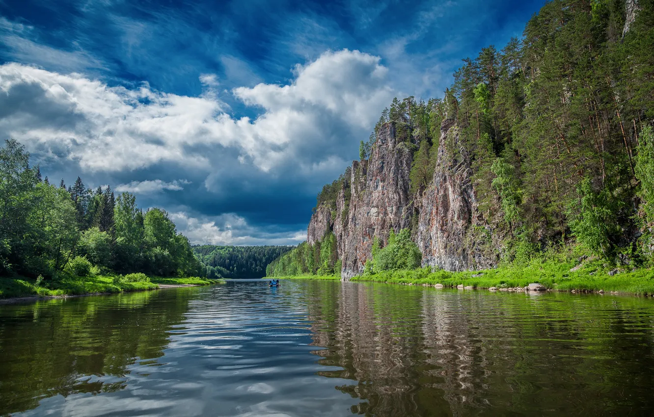Фото обои небо, облака, деревья, река, скалы, Россия, Урал, Андрей Бортников