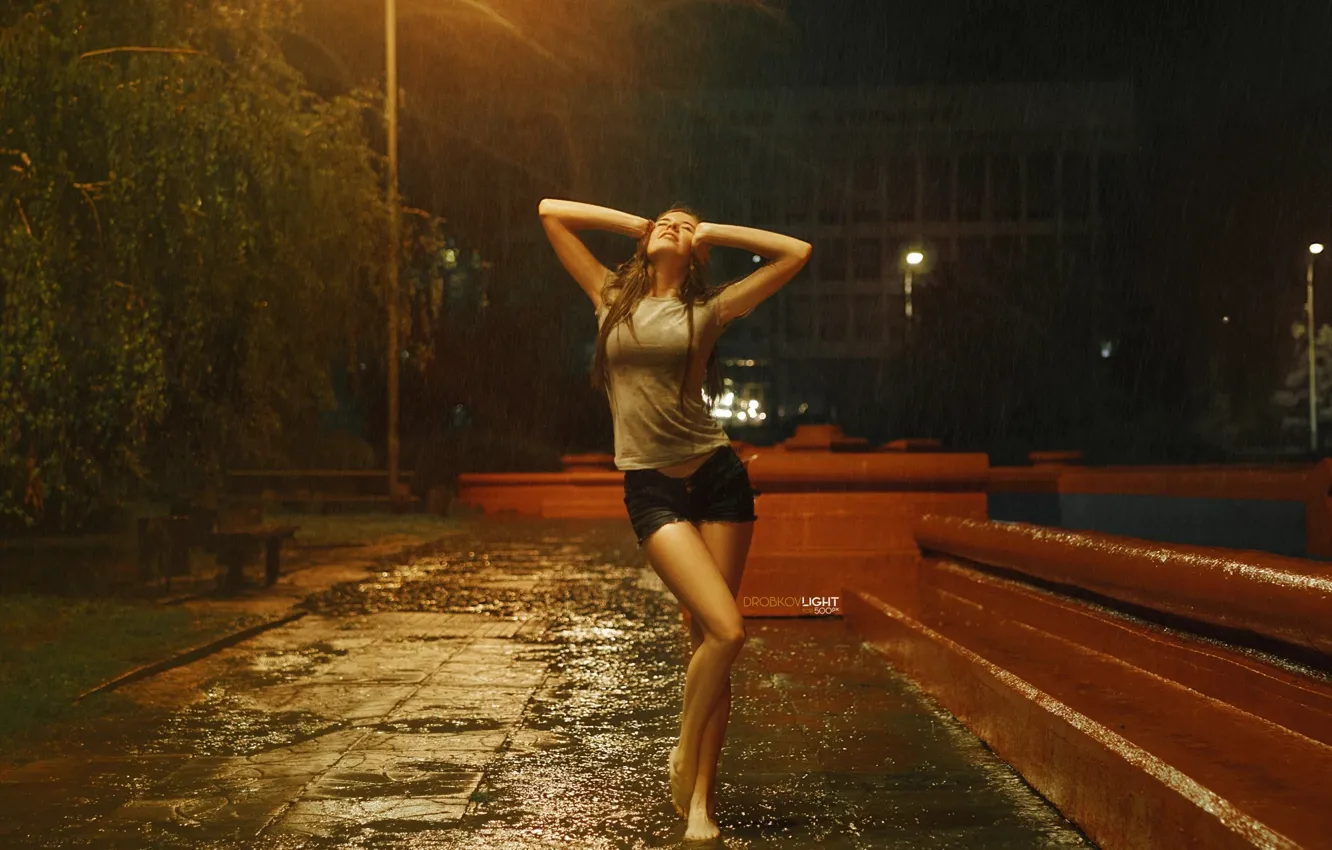 Фото обои девушка, дождь, улица, шорты, мокрая, Elena, Alexander Drobkov-Light