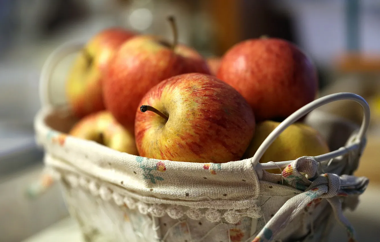 Фото обои макро, корзина, яблоки