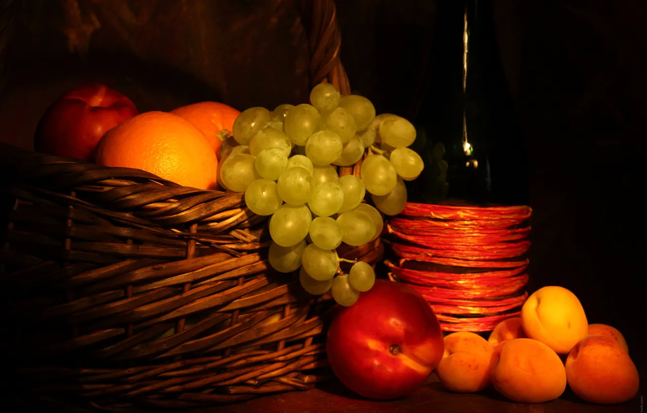 Фото обои бутылка, виноград, фрукты, персики, абрикосы