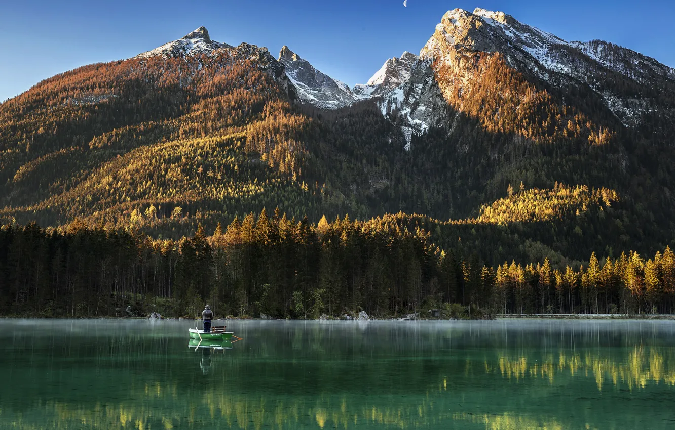 Фото обои пейзаж, горы, природа, озеро, отражение, лодка, вершины, рыбак