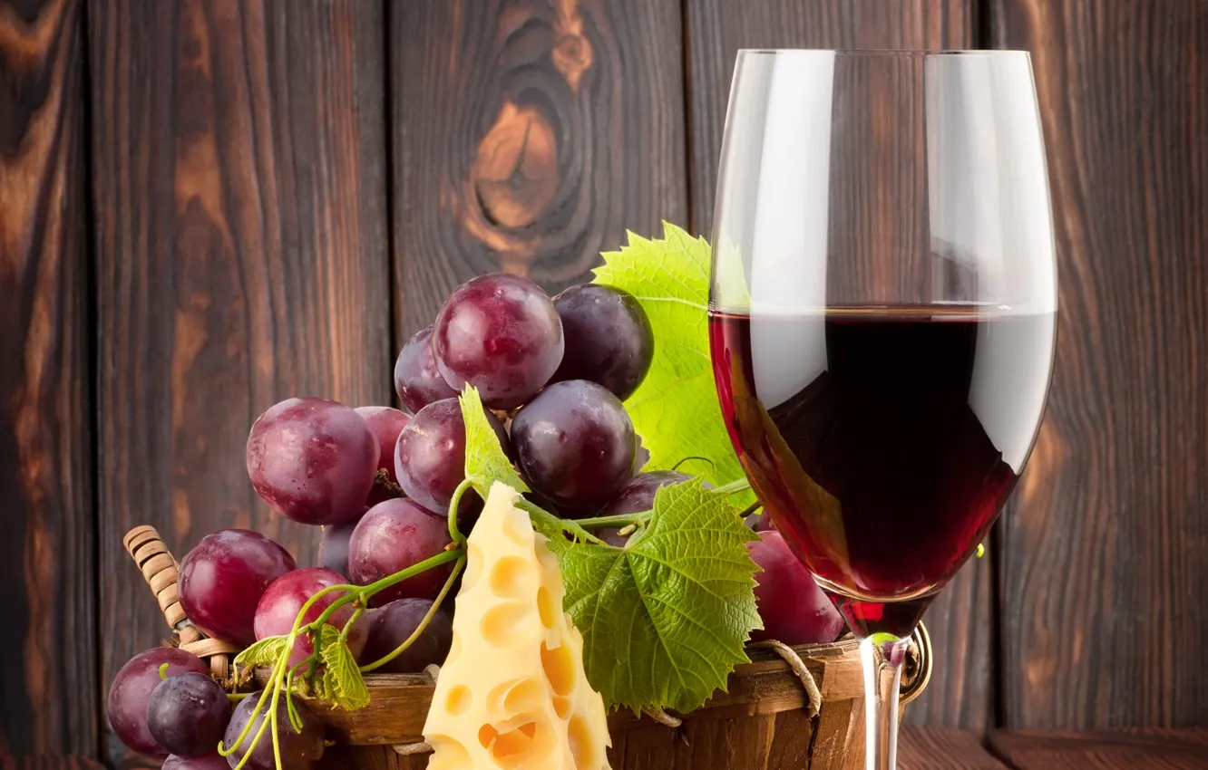 Фото обои вино, красное, бокал, сыр, виноград, листики