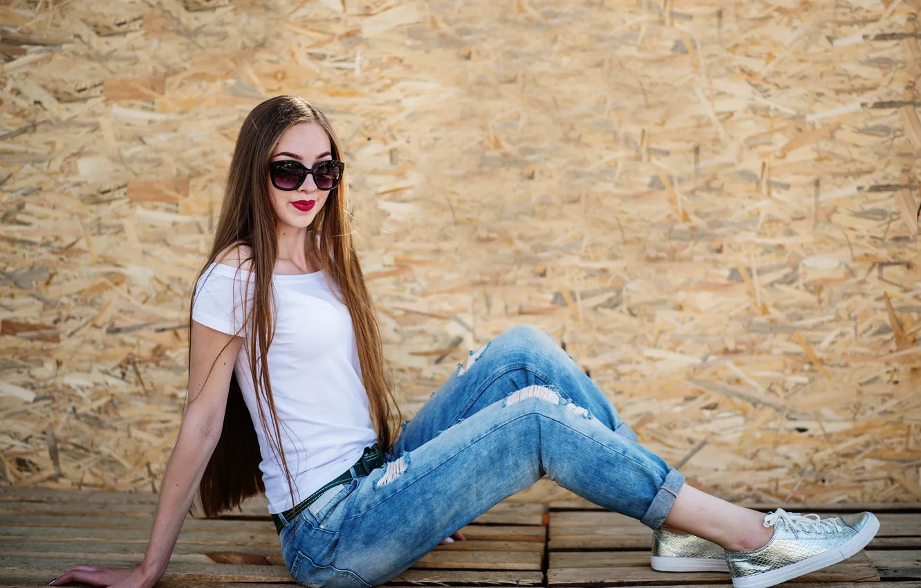 Фото обои girl, beautiful, wooden, sitting, portrait, boards