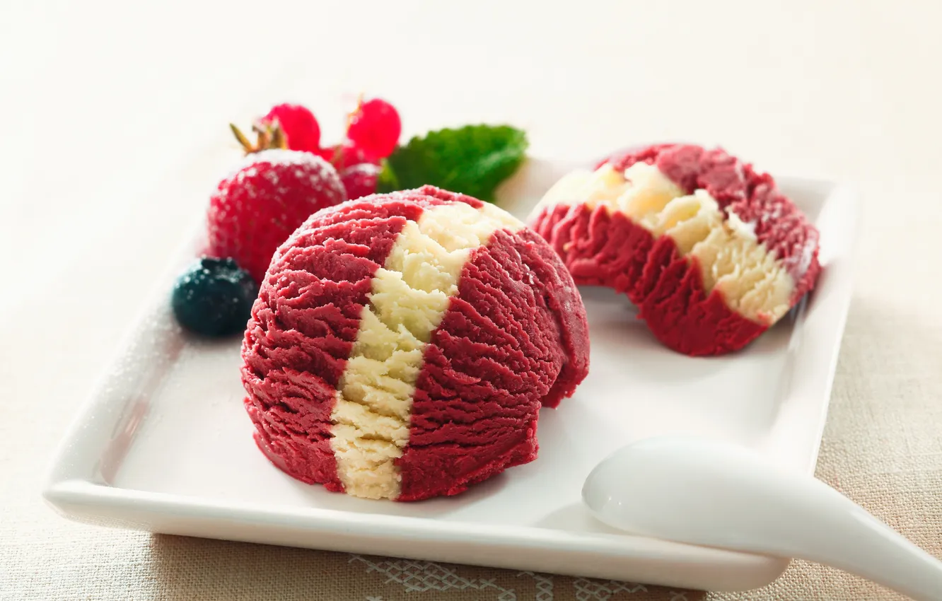 Фото обои ягоды, ложка, мороженое, десерт
