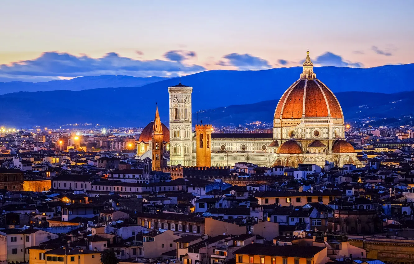 Фото обои крыша, небо, облака, город, огни, синева, здания, дома