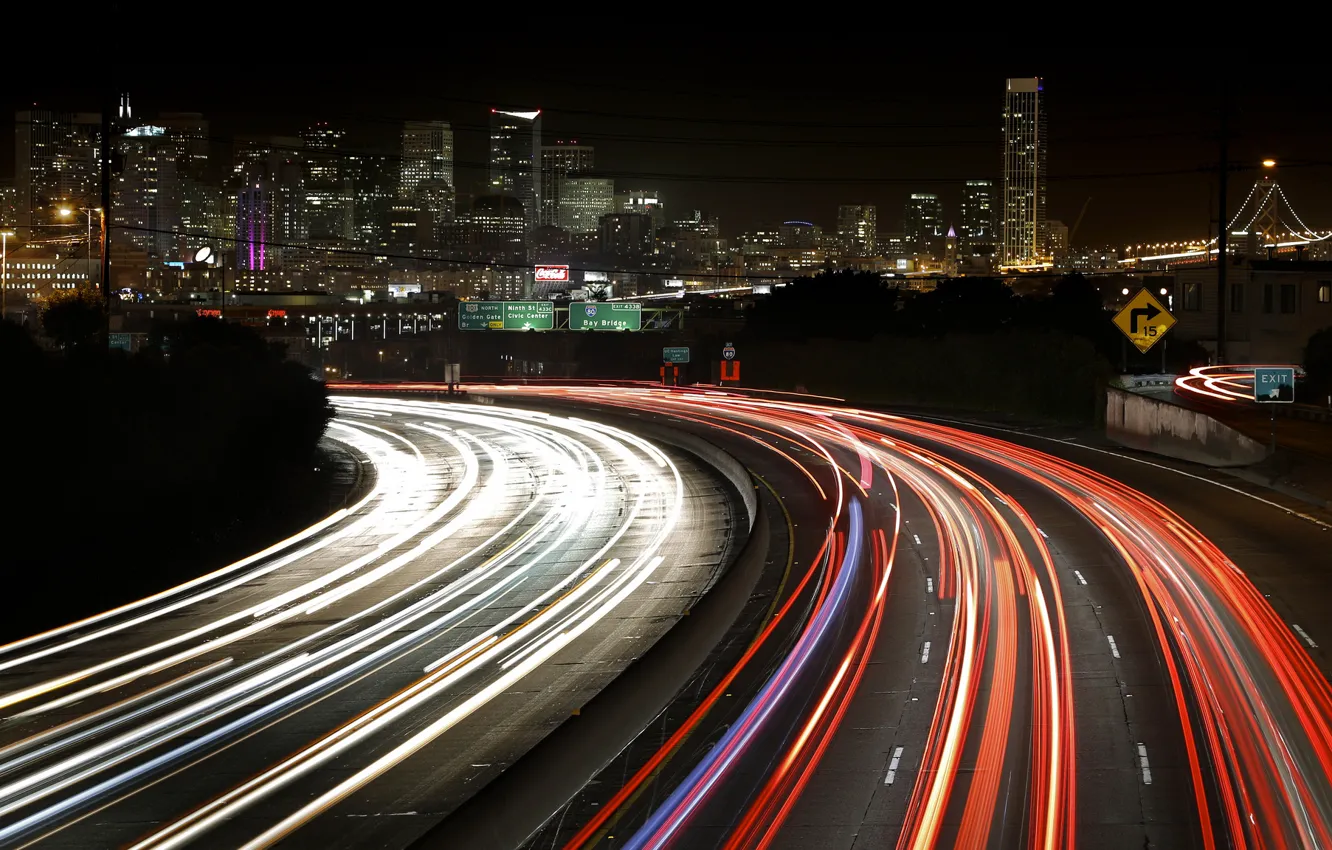 City highway куала-лумпур. трек ночные города. машины на длинной выдержке. магистраль ночью. трек ночные города.