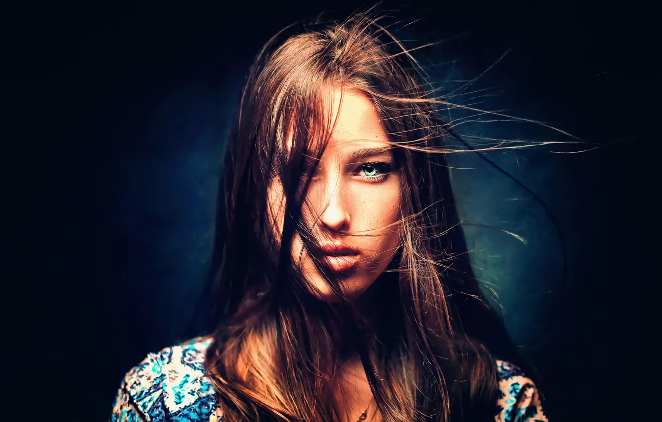 Фото обои girl, green eyes, long hair, brown hair, photo, photographer, model, lips