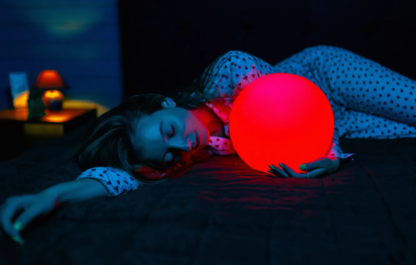 Фото обои девушка, темнота, цвет, шар, Stanislav Zemlyanoi
