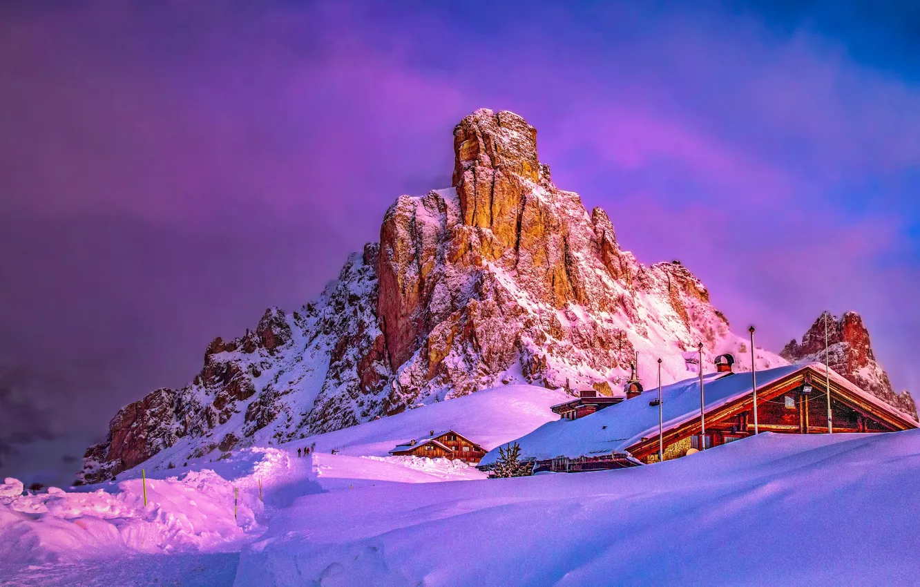 Фото обои зима, облака, свет, снег, горы, скала, дом, скалы