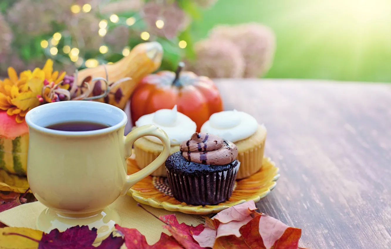 Фото обои осень, листья, стол, тарелка, чашка, тыквы, напиток, овощи