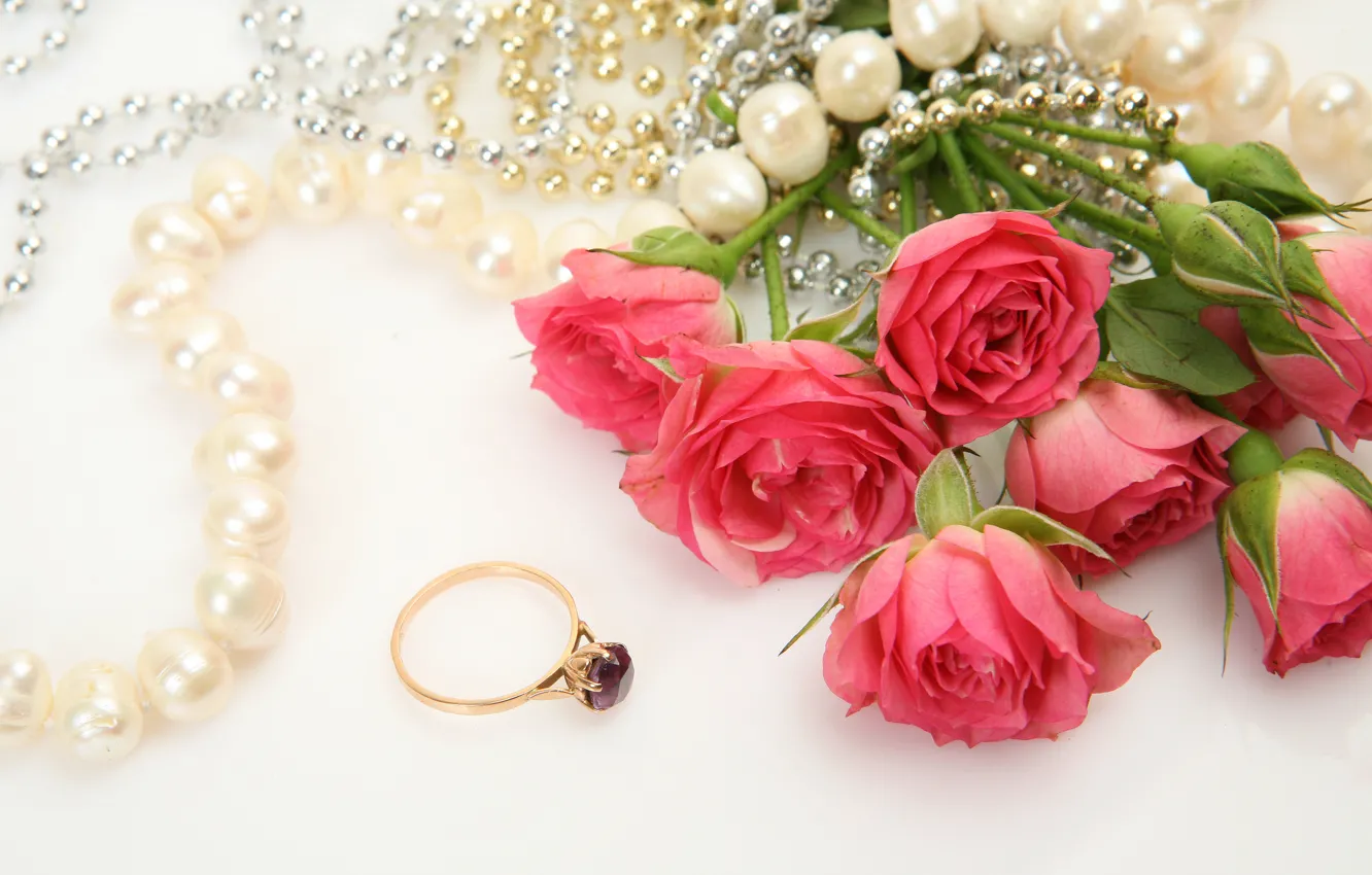 Фото обои украшения, розы, букет, кольцо, бусы