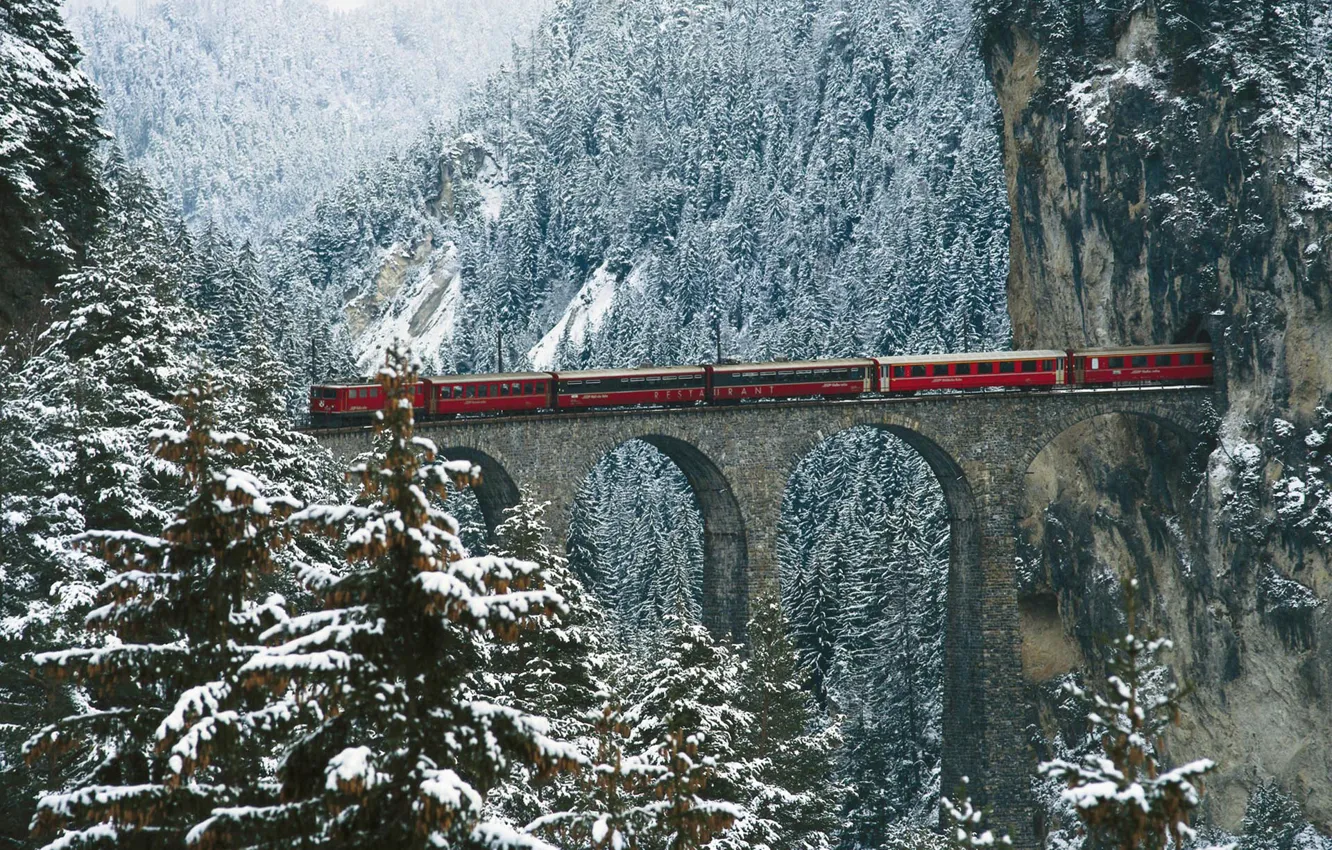 Фото обои зима, снег, деревья, горы, мост, поезд, вагоны, тоннель