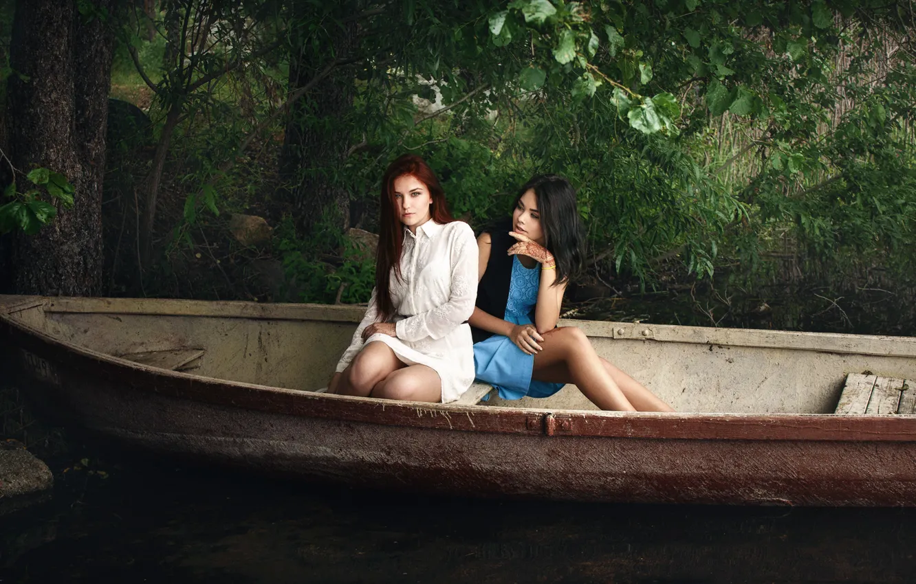 Фото обои ножки, Аня, прелесть, две девушки, Ксюша, в лодке, Иван Копчёнов