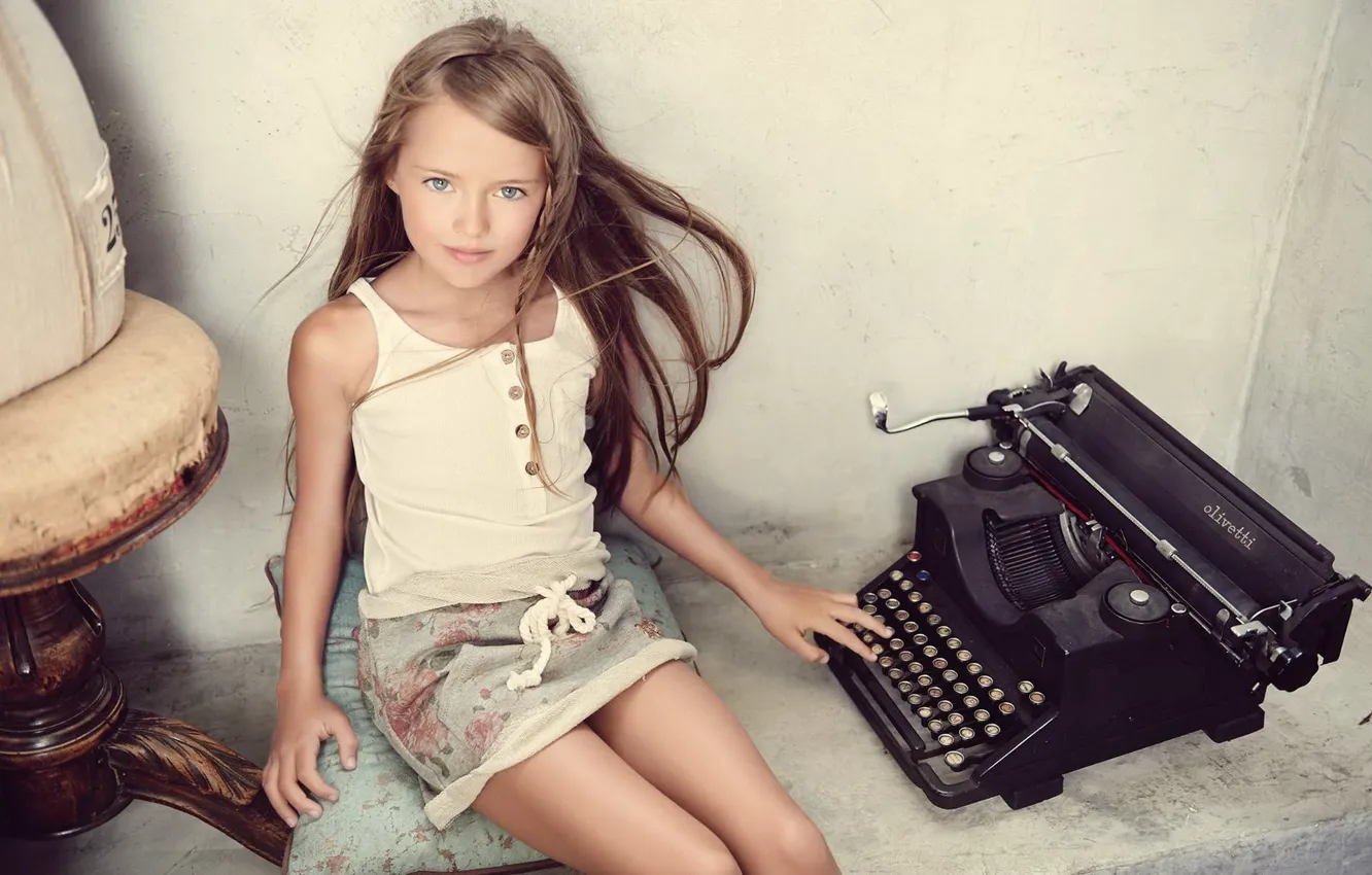 Фото обои взгляд, девочка, пишущая машинка, Кристина Пименова, kristina pimenova