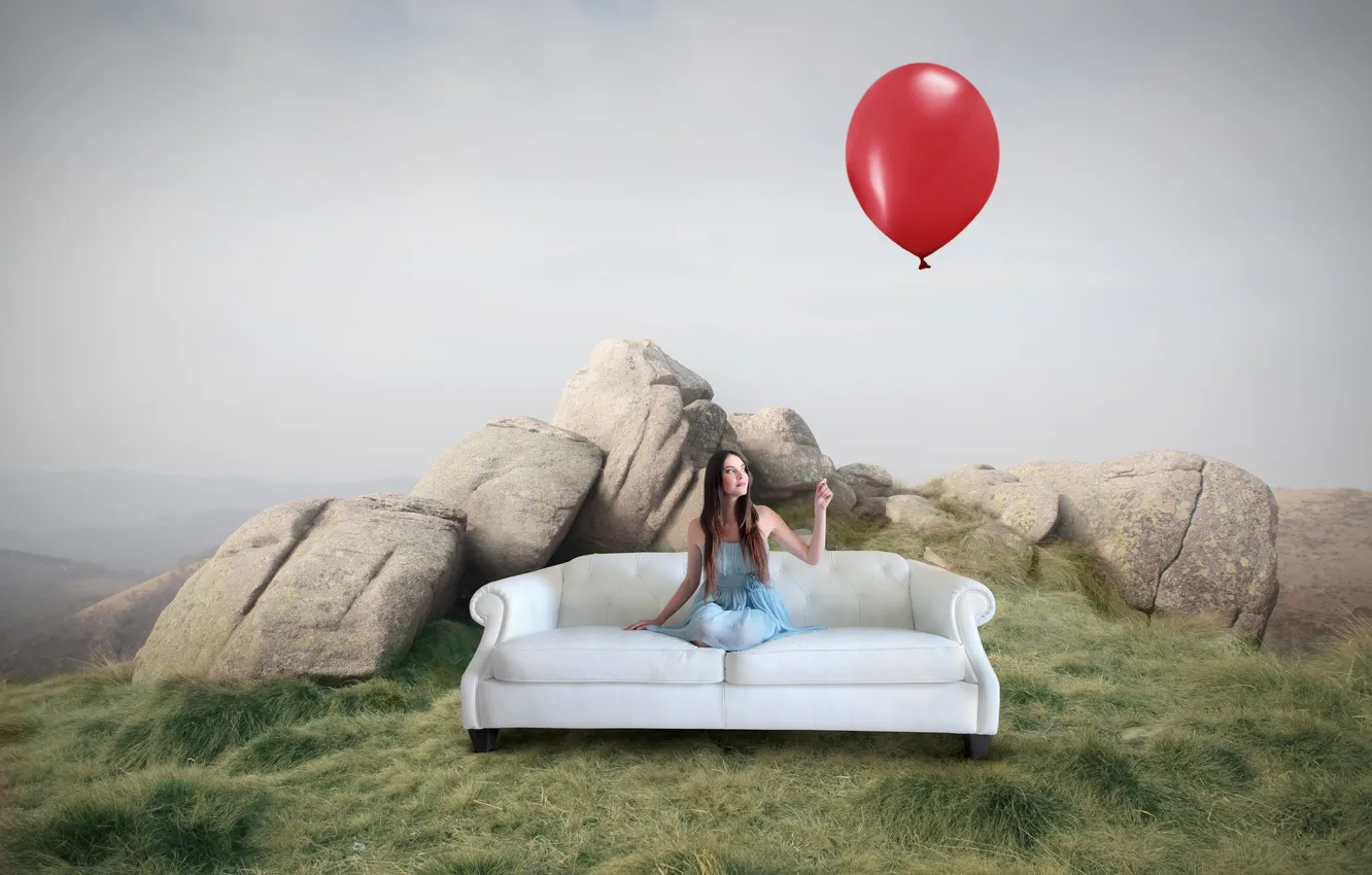 Фото обои трава, девушка, воздушный шар, камни, диван