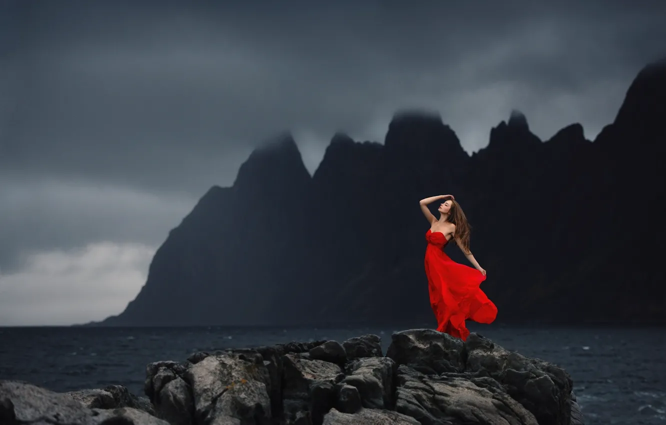 Фото обои настроение, океан, скалы, красное платье