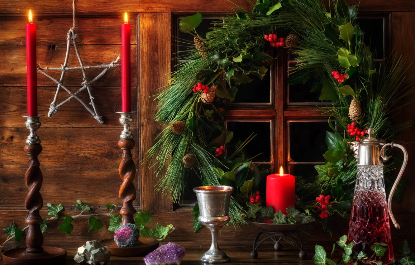Фото обои звезда, свечи, окно, Рождество, Новый год, венок, графин, декорация