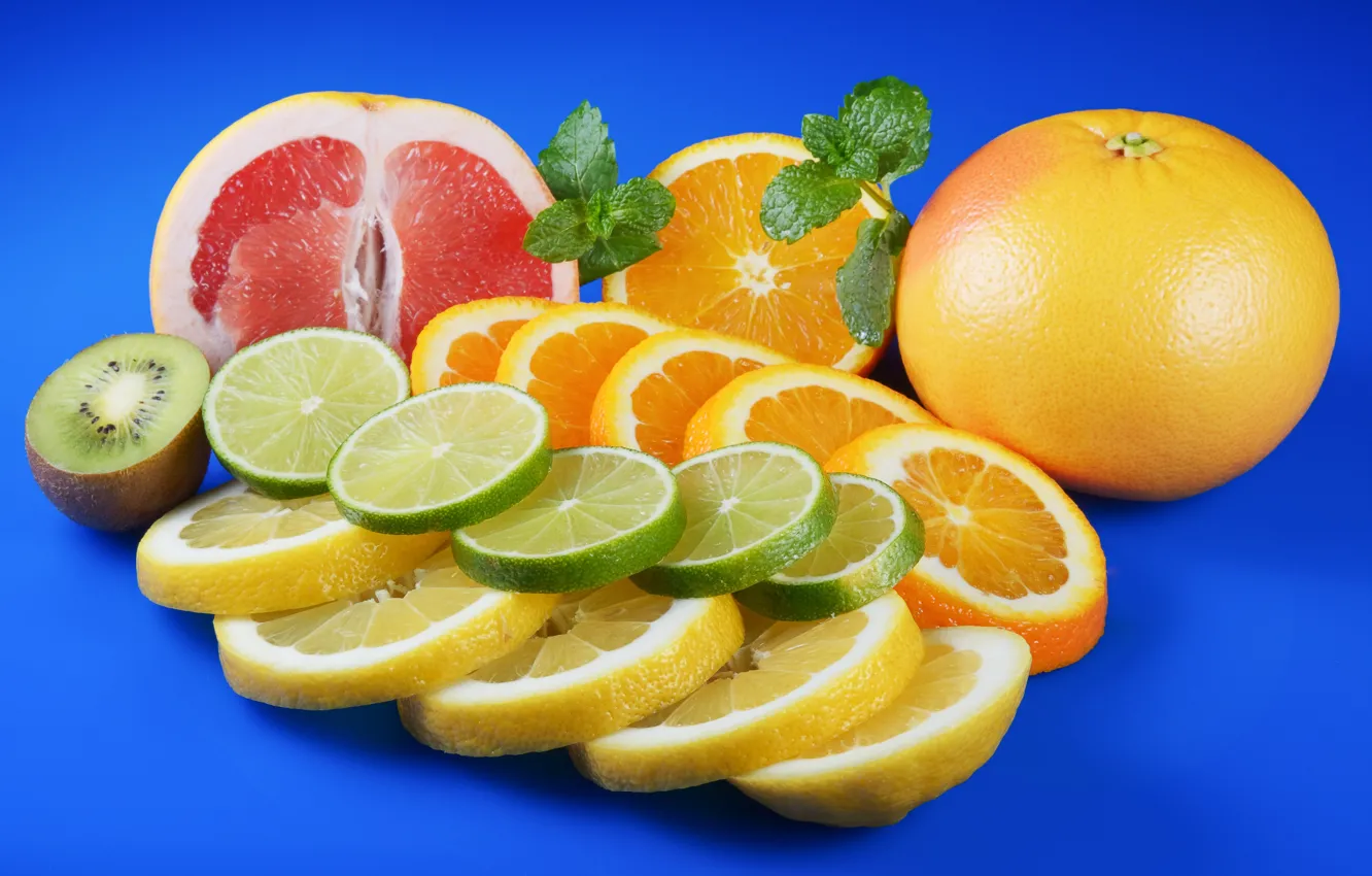 Фото обои синий, фон, лимон, апельсин, киви, лайм, фрукты, дольки