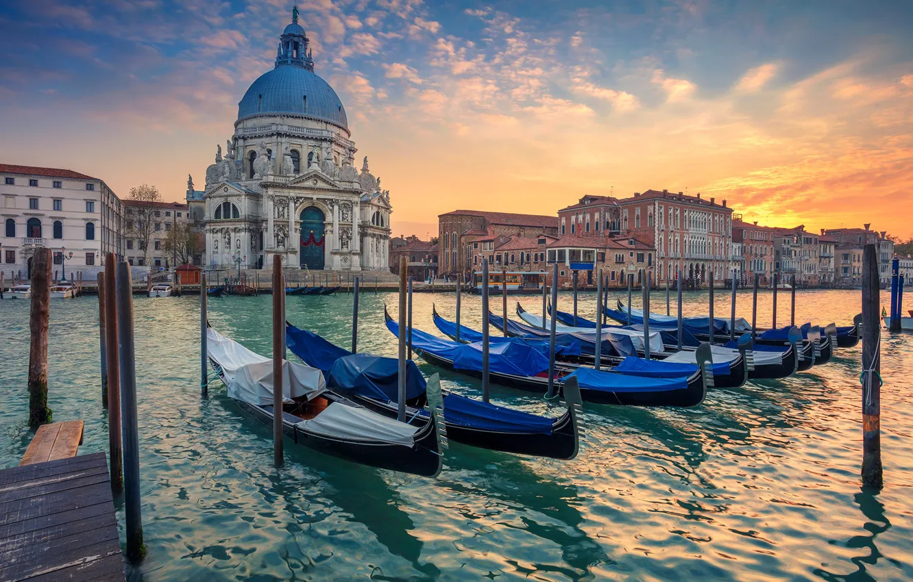 Фото обои лодки, Италия, Венеция, собор, гондола, Санта-Мария-делла-Салюте, Гранд Канал