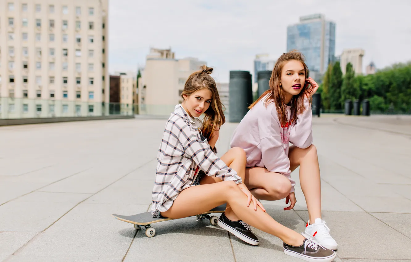 Фото обои girls, beautiful, street, skateboarders