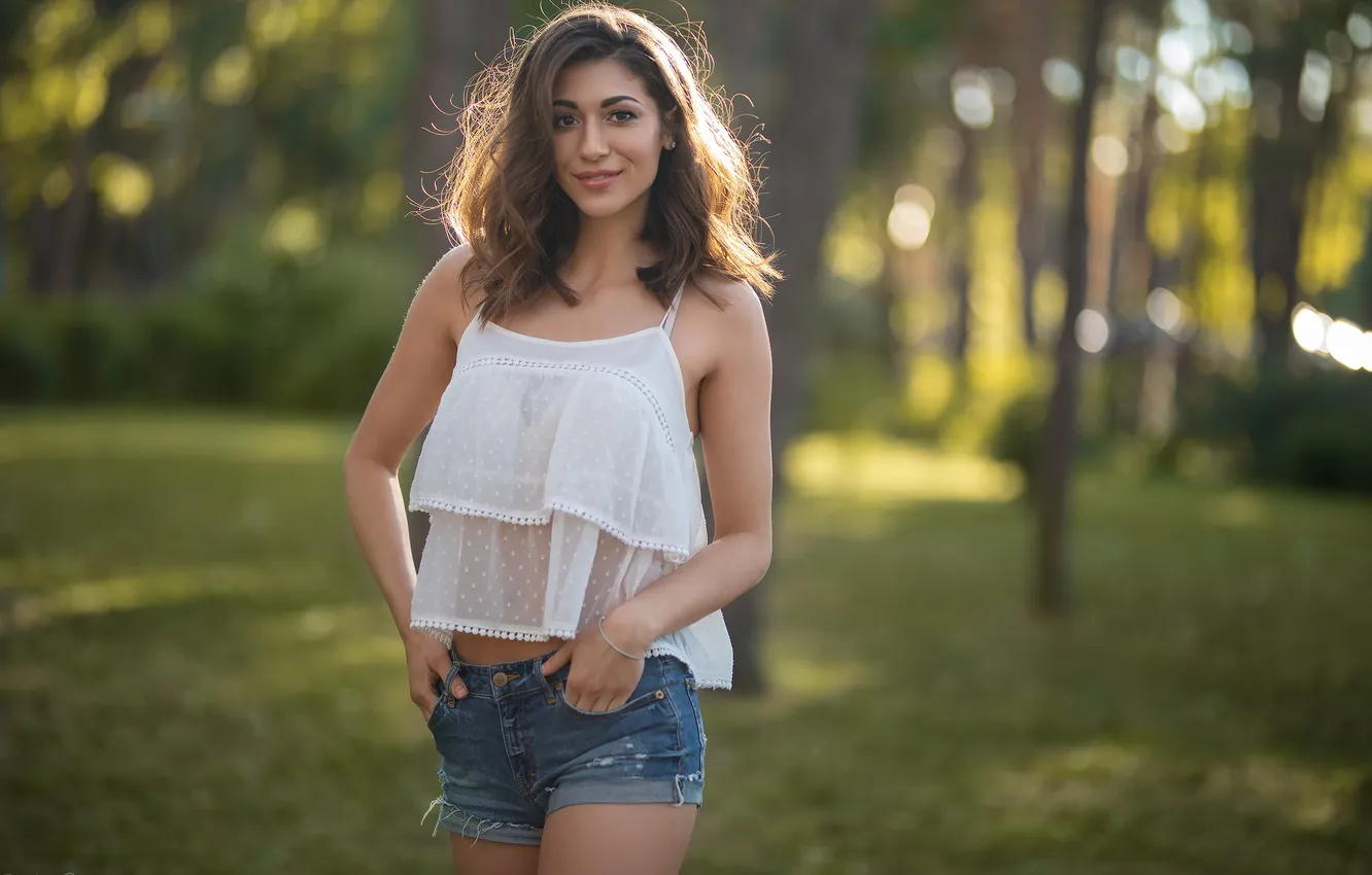 Фото обои grass, model, women, smiling, jean shorts, women outdoors, Dmitry Shulgin, Darya Zinovyeva