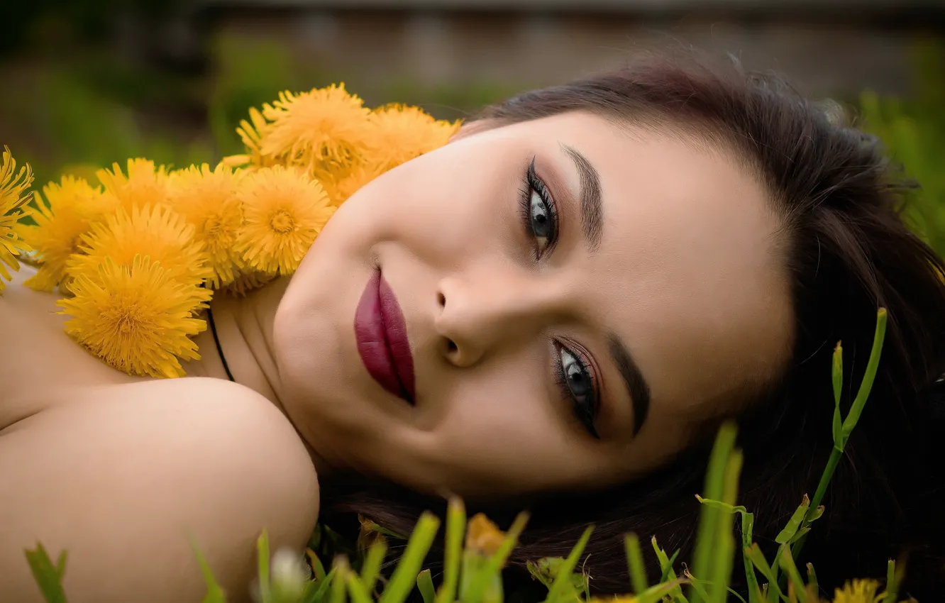 Фото обои girl, flowers, lips, face, beautiful girl, portrait