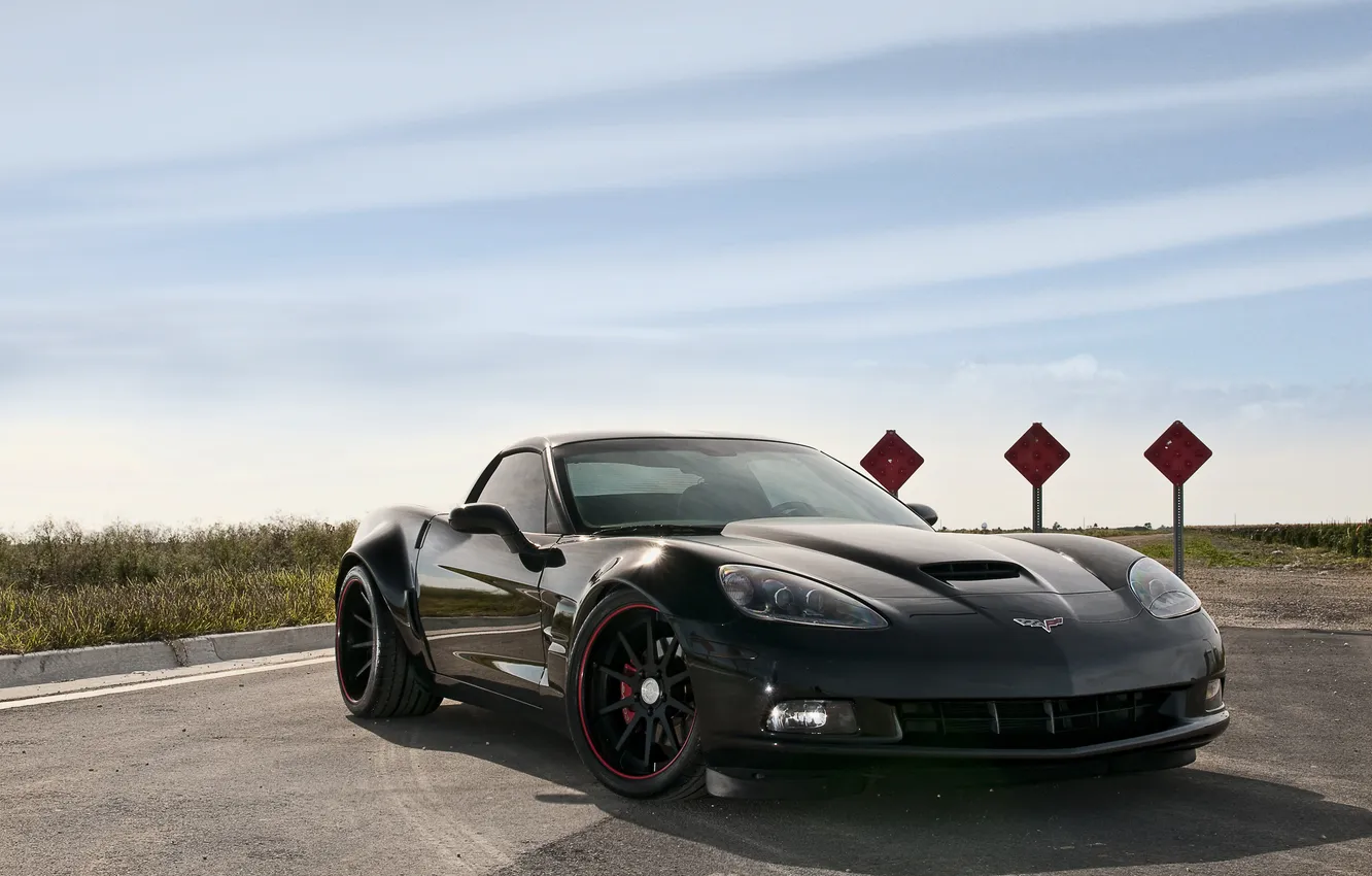 Фото обои чёрный, Z06, Corvette, Chevrolet, шевроле, black, дорожный знак, корвет