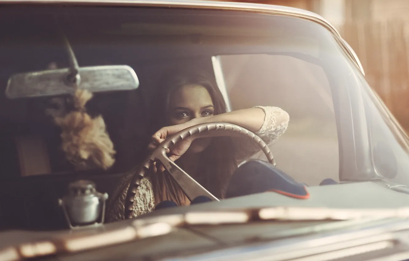 Фото обои авто, взгляд, стекло, девушка, руль, photo, photographer, Shailine Doney
