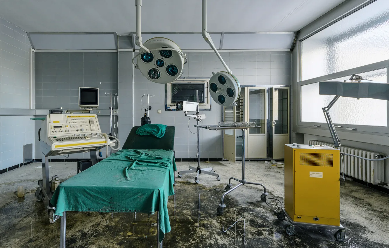 Фото обои комната, окна, носилки, клиника, обогреватель, отказались, медицинские приборы