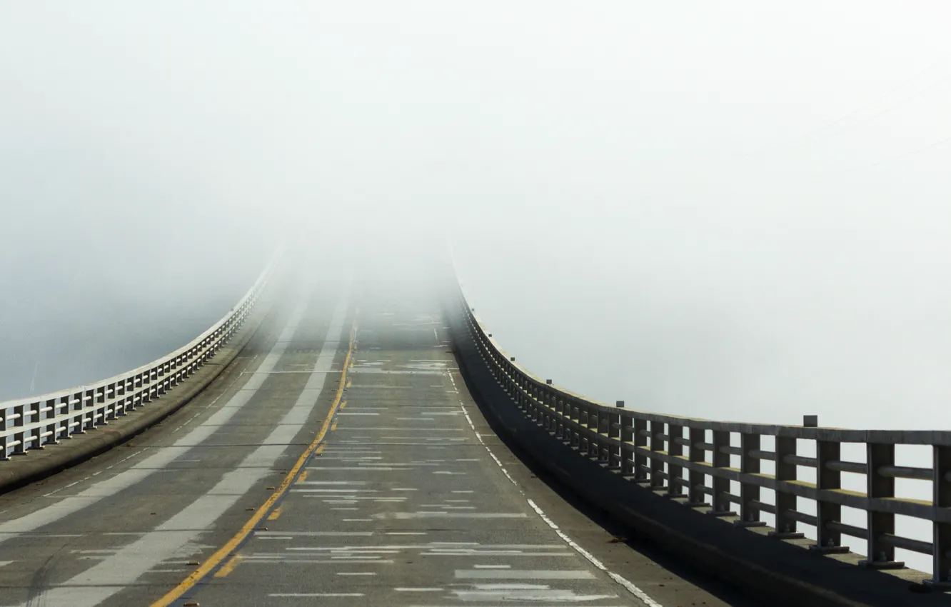 Фото обои дорога, мост, туман