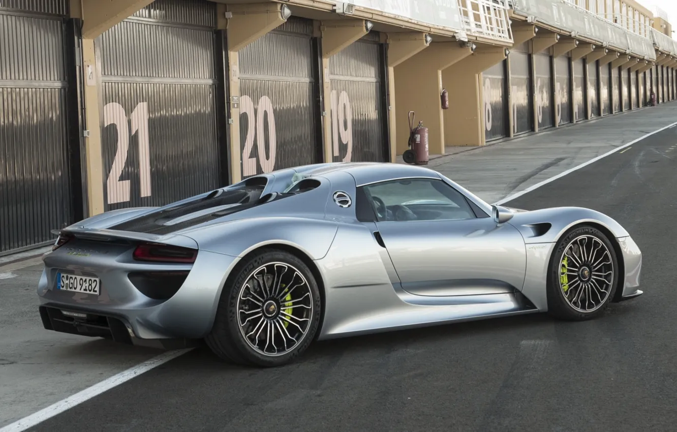 Обои фон, гараж, Porsche, суперкар, Порше, вид сзади, Spyder, 918 на ...