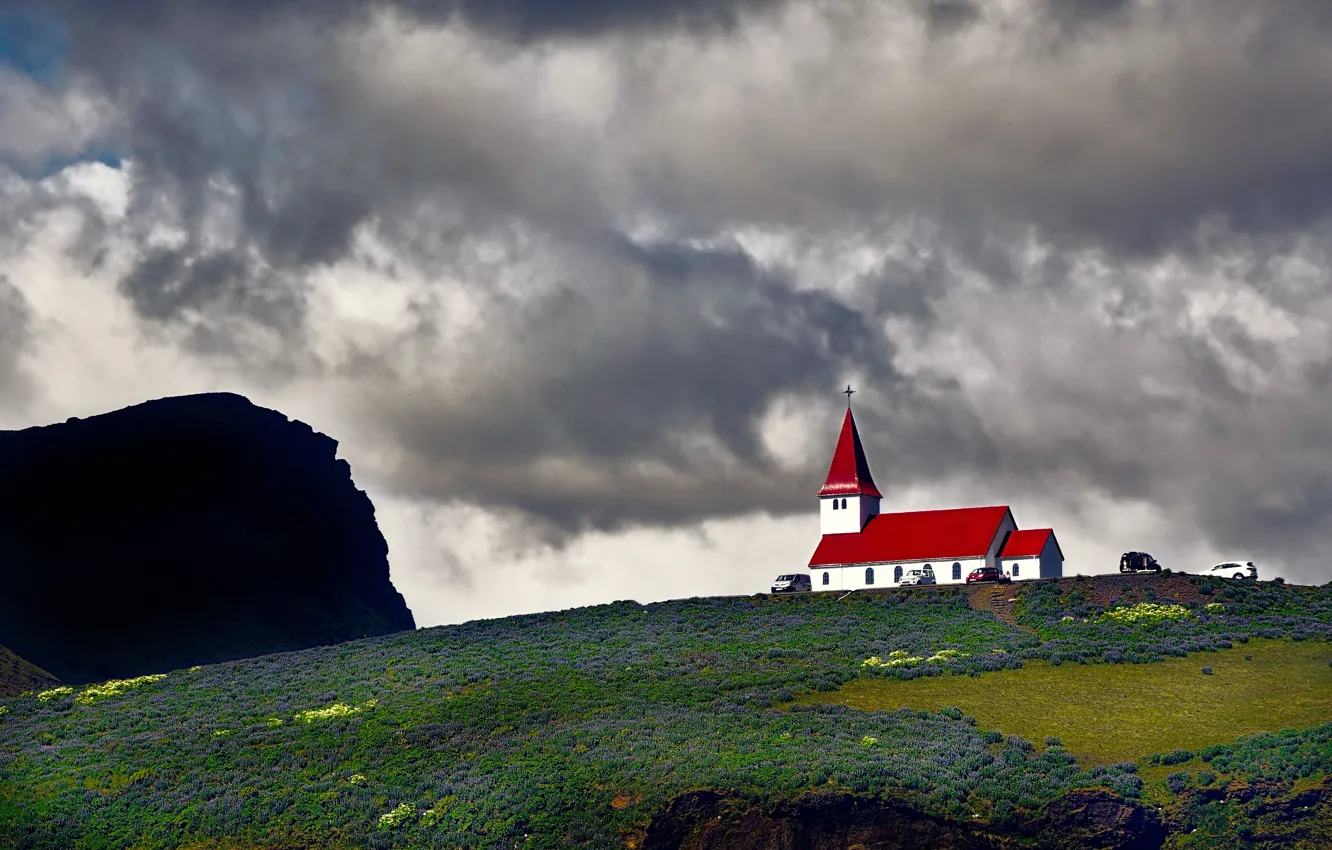 Фото обои облака, цветы, горы, холмы, деревня, луг, церковь, Исландия