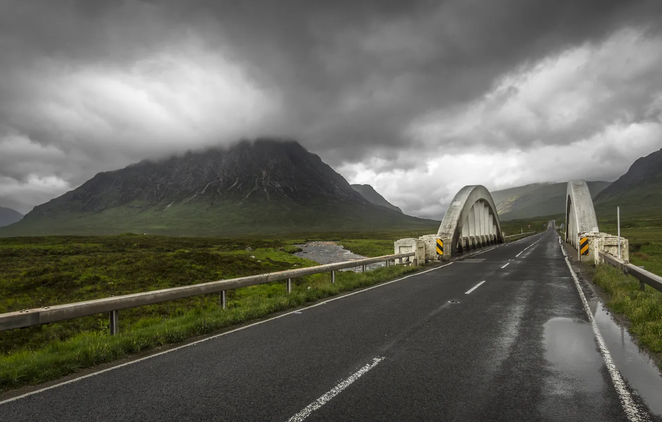 Фото обои дорога, горы, тучи, мост, Шотландия, Scotland