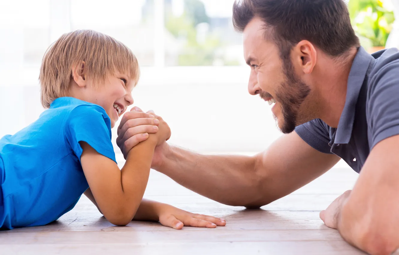 Фото обои play, fun, Father, son arm wrestling