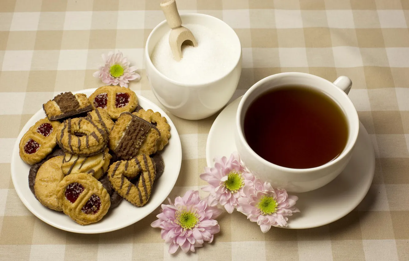 Фото обои цветы, чай, печенье, чашка, сахар, блюдце