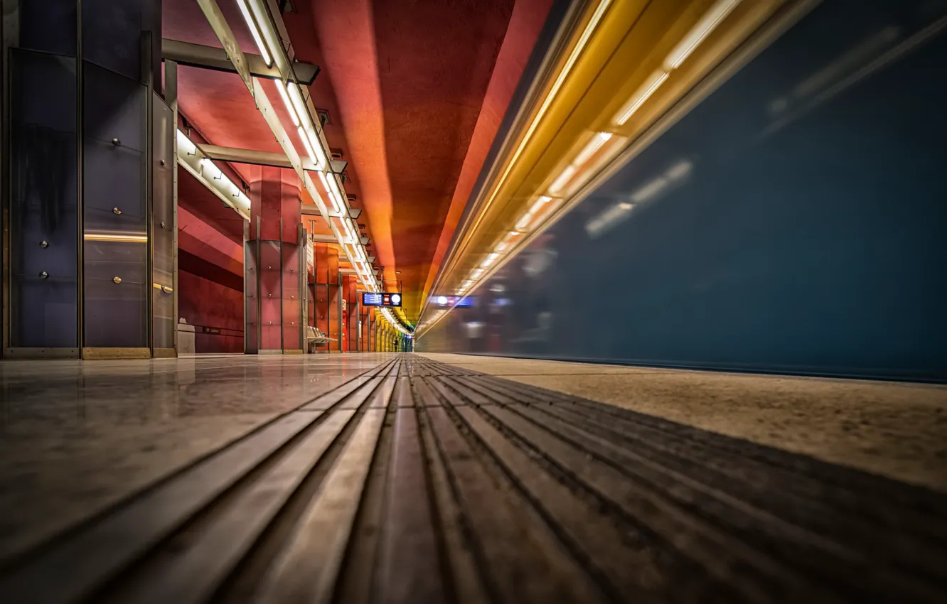 Фото обои Munich, metro, transport, U Bahn Station, Rainbow colors