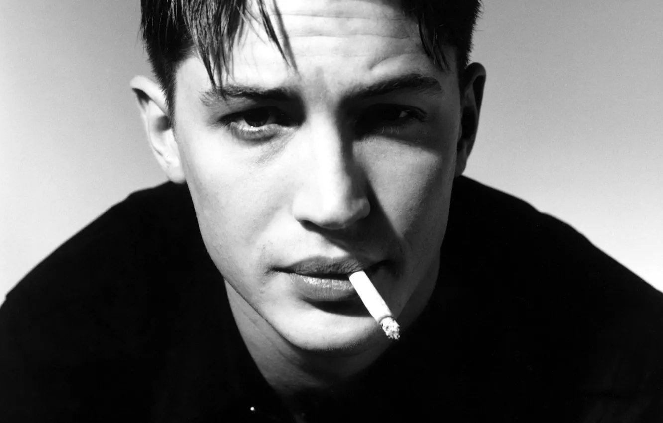 Фото обои сигарета, актер, Мужчина, курит, Том Харди