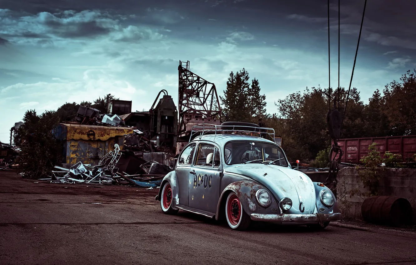 Фото обои Volkswagen, Жук, Свалка, Beetle, AC/DC, Пасмурно, Поломанный