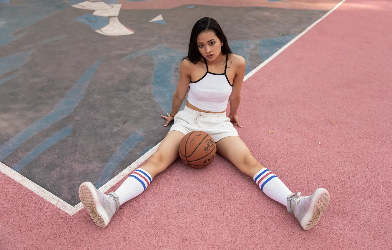 Фото обои взгляд, мяч, азиатка, спортсменка, look, ball, asian, милая девушка