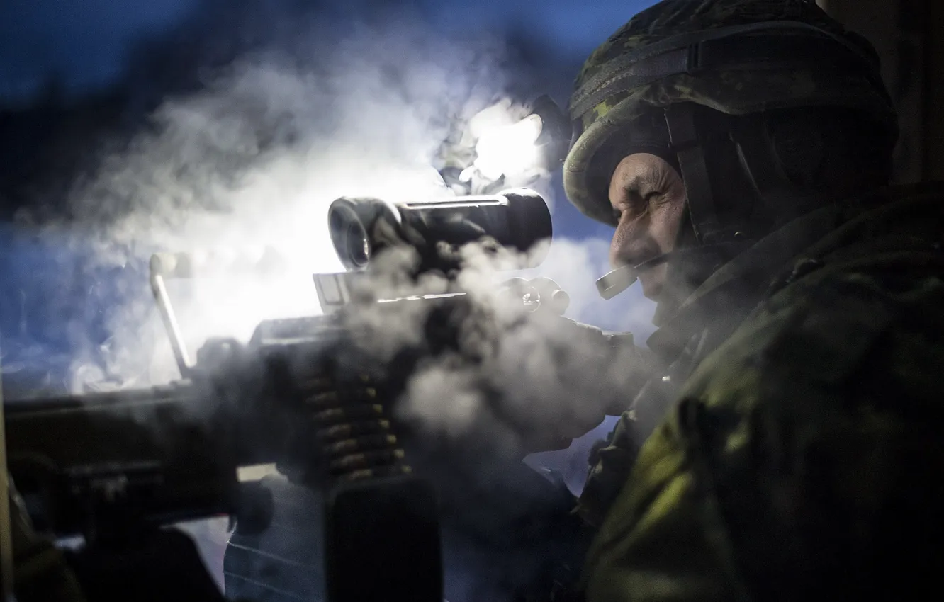 Фото обои солдат, стрельба, light machine gun